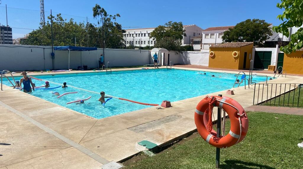 El Ayuntamiento de Estepona abrirá este sábado la piscina municipal del polideportivo Santo Tomás de Aquino