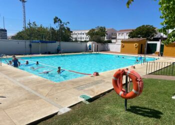 El Ayuntamiento de Estepona abrirá este sábado la piscina municipal del polideportivo Santo Tomás de Aquino