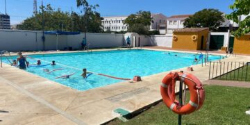 El Ayuntamiento de Estepona abrirá este sábado la piscina municipal del polideportivo Santo Tomás de Aquino
