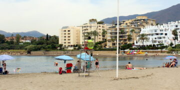 El Ayuntamiento activará el próximo día 15 el servicio de salvamento y vigilancia en las playas de Estepona