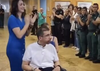 Marcos, el héroe Guardia Civil, recibe el alta tras meses en coma y sus compañeros le homenajean