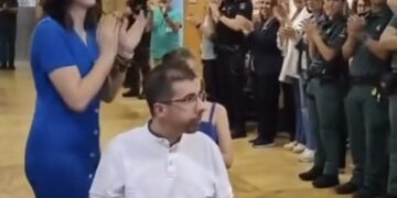 Marcos, el héroe Guardia Civil, recibe el alta tras meses en coma y sus compañeros le homenajean