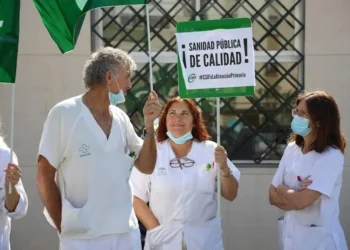 Más de cien mil sanitarios llamados hoy a la huelga en Andalucía