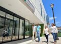 Fuengirola consolida la urbanización del entorno del Centro de Salud de Los Pacos con la creación de un pasaje peatonal