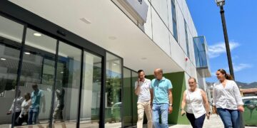 Fuengirola consolida la urbanización del entorno del Centro de Salud de Los Pacos con la creación de un pasaje peatonal