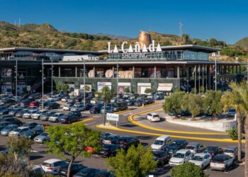 Desde hoy hasta septiembre: Los comercios vuelven a abrir sus puertas los domingos y festivos