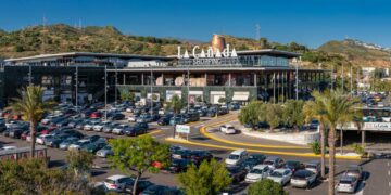 Desde hoy hasta septiembre: Los comercios vuelven a abrir sus puertas los domingos y festivos