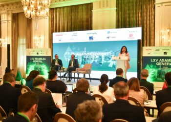 La Junta pone en valor su apuesta por una fiscalidad ‘amable’ para activar el consumo