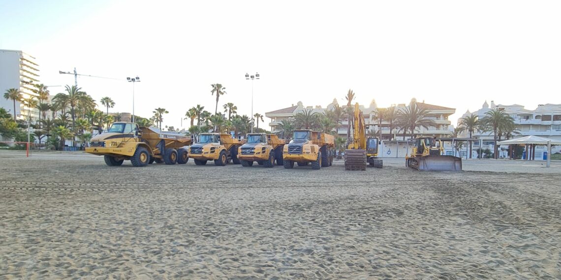 Varias playas de Benalmádena cerrarán su acceso para la regeneración y aporte de arena