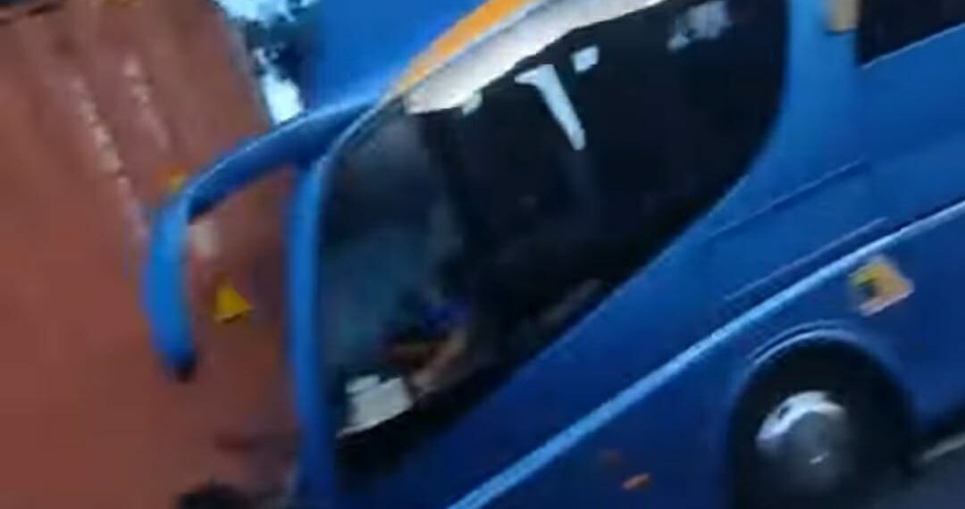 Un autobús y un camión colisionan en la A7 a la altura de Benalmádena