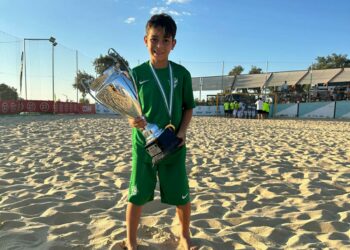 El alevín del Unión Manilva Ían Galán, campeón de fútbol playa de Andalucía
