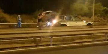 Una furgoneta impacta contra un turismo en Marbella tras recorrer seis kilómetros en dirección contraria