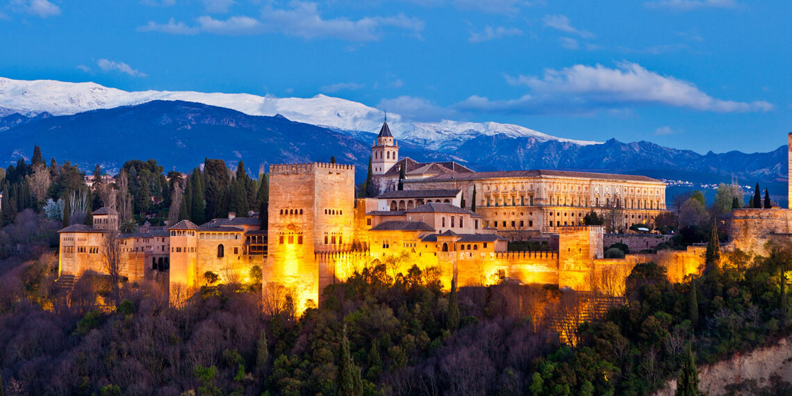 Melilla y Granada serán los destinos de los viajes para mayores impulsados por el Ayuntamiento de Mijas