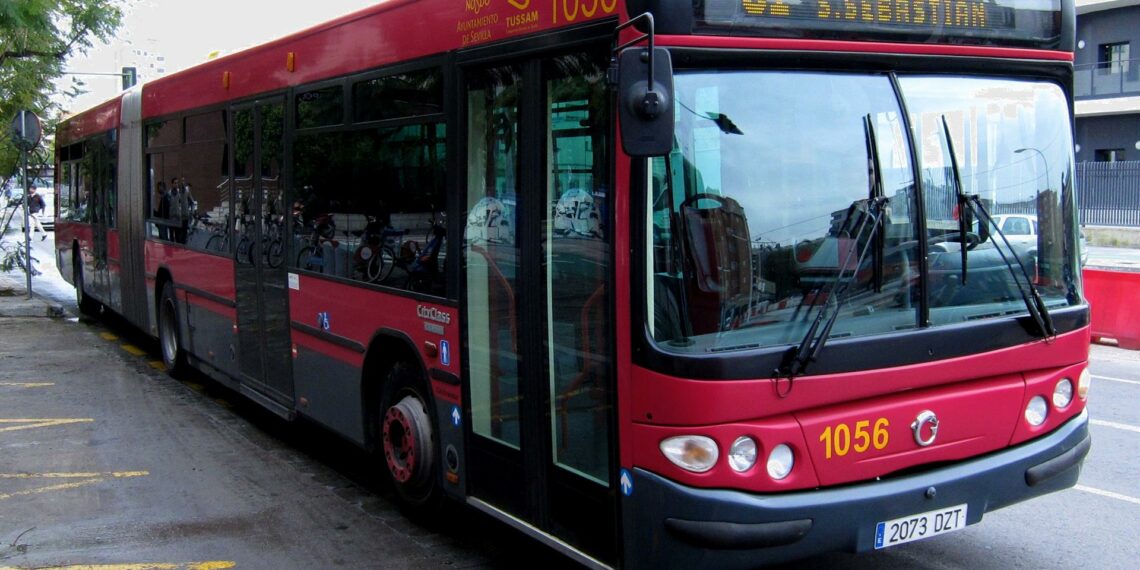 El transporte urbano por autobús aumenta un 19,2% en abril en Andalucía
