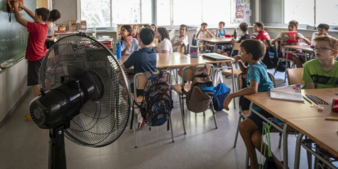 Ampas de Málaga vuelven a protestar por el regreso del calor a las aulas