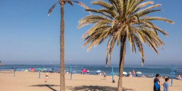 Estepona lamenta que el Gobierno «no considere urgente» regenerar algunas de las principales playas de la ciudad