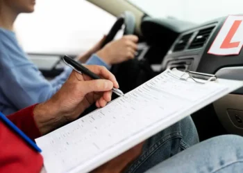 La lista de espera para examinarse del carnet en Málaga supera las 8.000 personas