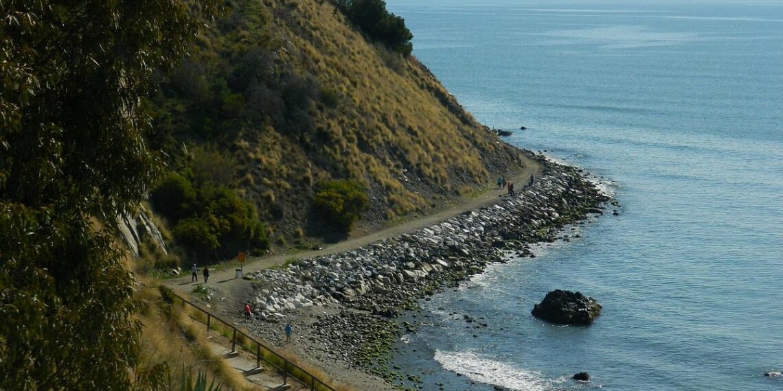 Encuentran el cadáver de un hombre en la orilla de la playa entre Fuengirola y Benalmádena