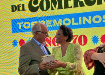 Torremolinos rinde homenaje a los ‘Pioneros del Comercio’ de los años 70