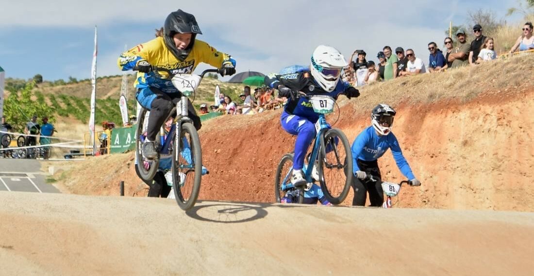 La rider esteponera Carmen Martín revalida el Oro en el Campeonato de Andalucía de BMX Racing 2024