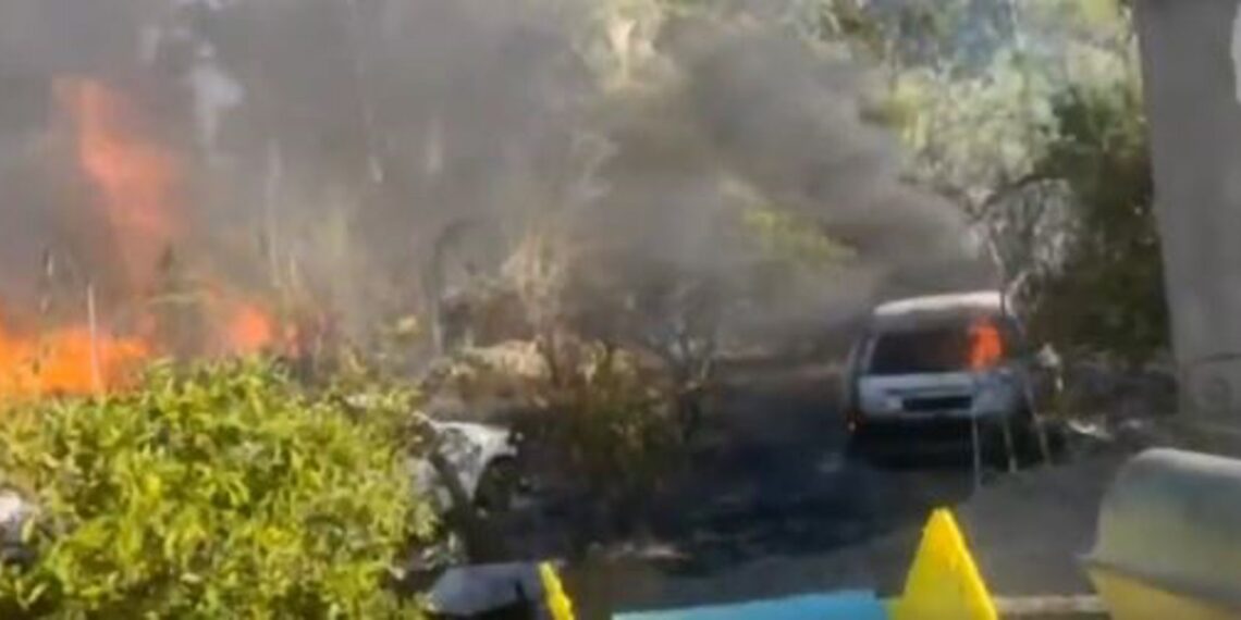 Estabilizado el fuego declarado en un paraje natural de Guaro por el incendio de dos vehículos