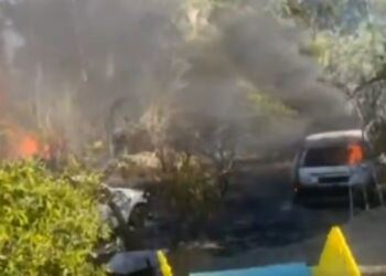 Estabilizado el fuego declarado en un paraje natural de Guaro por el incendio de dos vehículos