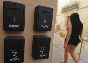 Consumo abre una investigación para perseguir la publicidad de viviendas turísticas sin licencia