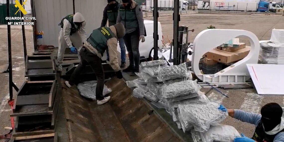 Detenidas 28 personas en Almería, Málaga, Toledo y Zaragoza acusadas de tráfico internacional de marihuana