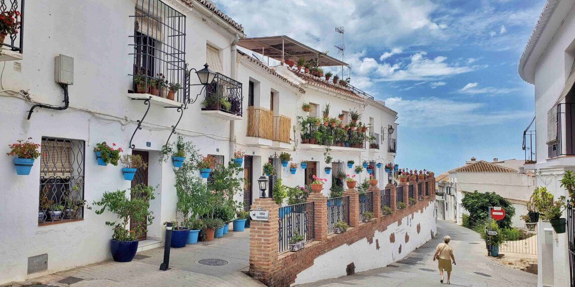 Mijas recibe la Escoba de Platino, reconocimiento internacional a la limpieza de sus calles