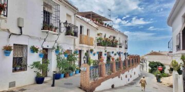 Mijas recibe la Escoba de Platino, reconocimiento internacional a la limpieza de sus calles