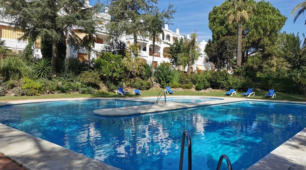 Rescatan a un niño de 2 años de una piscina de Marbella con síntomas de ahogamiento