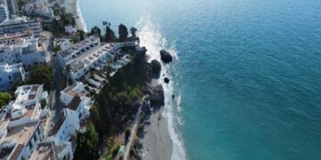 Fallece un joven de 27 años desde un acantilado en Nerja