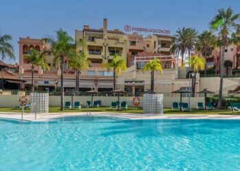 Ingresado en UCI un menor de diez años tras ser rescatado en una piscina en Manilva