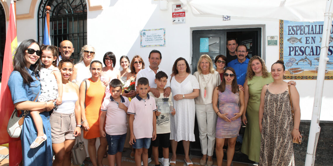 Marbella dedica una placa a los impulsores del céntrico restaurante Altamirano