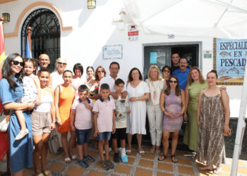 Marbella dedica una placa a los impulsores del céntrico restaurante Altamirano