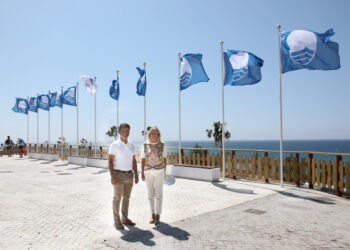 Marbella iza sus banderas azules y los distintivos ‘Q de Calidad’