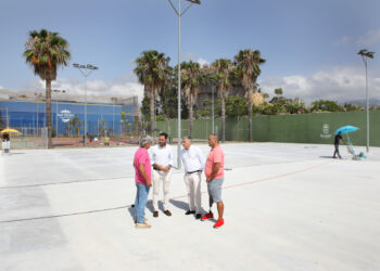 El Ayuntamiento acomete la remodelación de las pistas de tenis del Palacio de Deportes Elena Benítez de San Pedro Alcántara