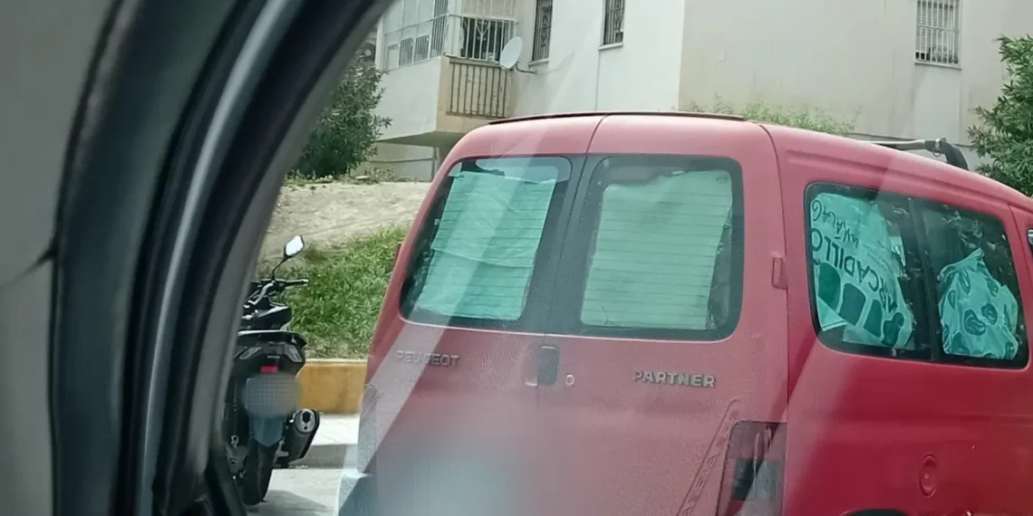 Encuentran una niña de 3 años en situación de riesgo durmiendo en una furgoneta en Málaga