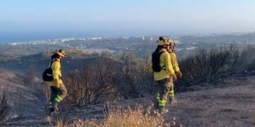 Controlado el incendio de Marbella, que afecta a 44,9 hectáreas de pasto y matorral