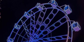 Estepona incorpora a su oferta de ocio una noria panorámica de 40 metros de altura