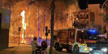 Incendio en un descampado en la avenida Alessandri de Torremolinos