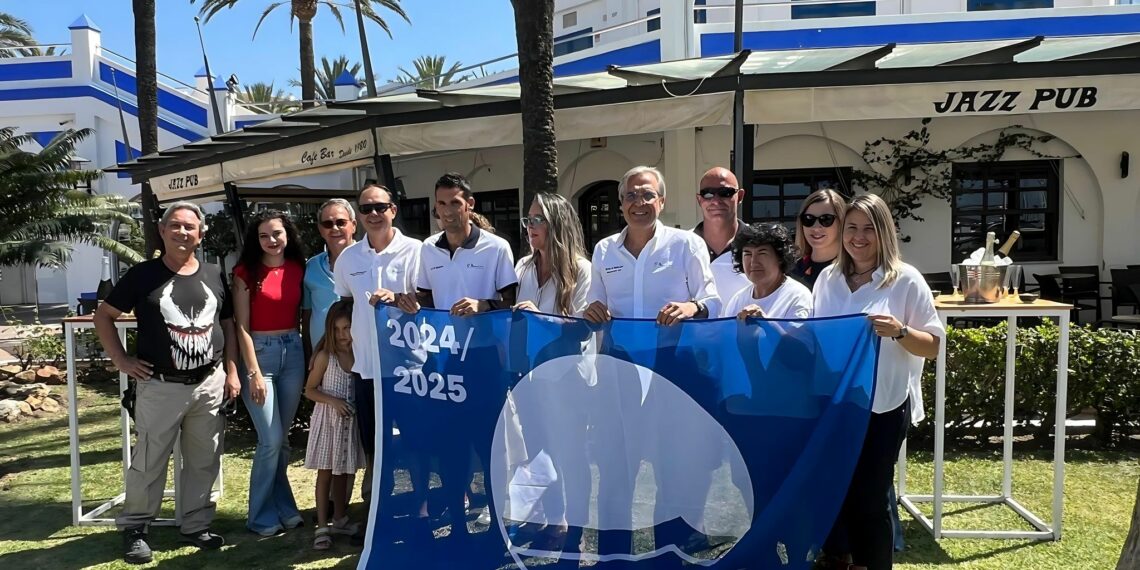 Los puertos deportivos de Estepona y La Duquesa izan sus Banderas Azules por 27 años consecutivos