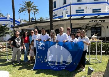 Los puertos deportivos de Estepona y La Duquesa izan sus Banderas Azules por 27 años consecutivos