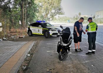 La Guardia Civil realiza una campaña informativa para la prevención de accidentes con motoristas