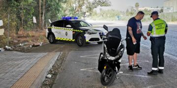 La Guardia Civil realiza una campaña informativa para la prevención de accidentes con motoristas