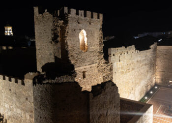 La muralla del Castillo de Marbella estrena nuevo sistema de iluminación tras su rehabilitación