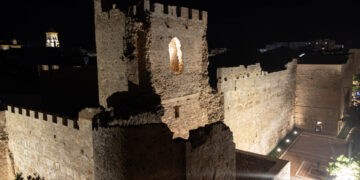 La muralla del Castillo de Marbella estrena nuevo sistema de iluminación tras su rehabilitación