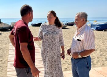 La playa de Los Boliches acoge, este domingo, una nueva escenificación de La Tirada del Copo