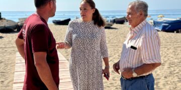La playa de Los Boliches acoge, este domingo, una nueva escenificación de La Tirada del Copo