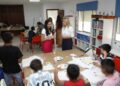 Muñoz destaca la “gran labor” de la Fundación Mornese durante la visita al campamento con la participación de 25 menores